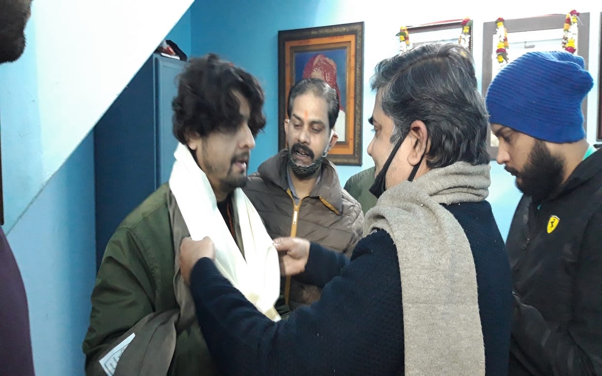 Sonu Nigam saw world famous Ganga Aarti