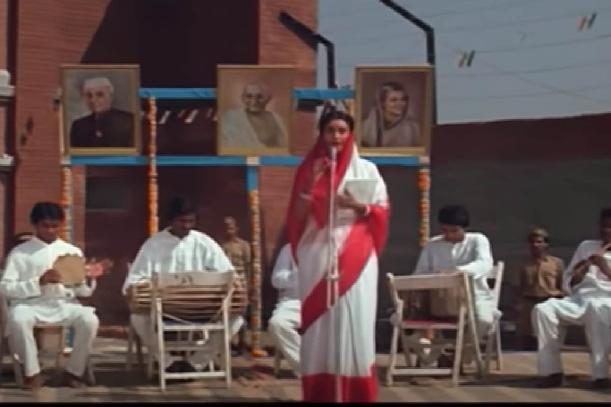 Republic day 2021 From Sandese Aate aye watan 5 Bollywood songs that will imbibe a feeling of patriotism in you