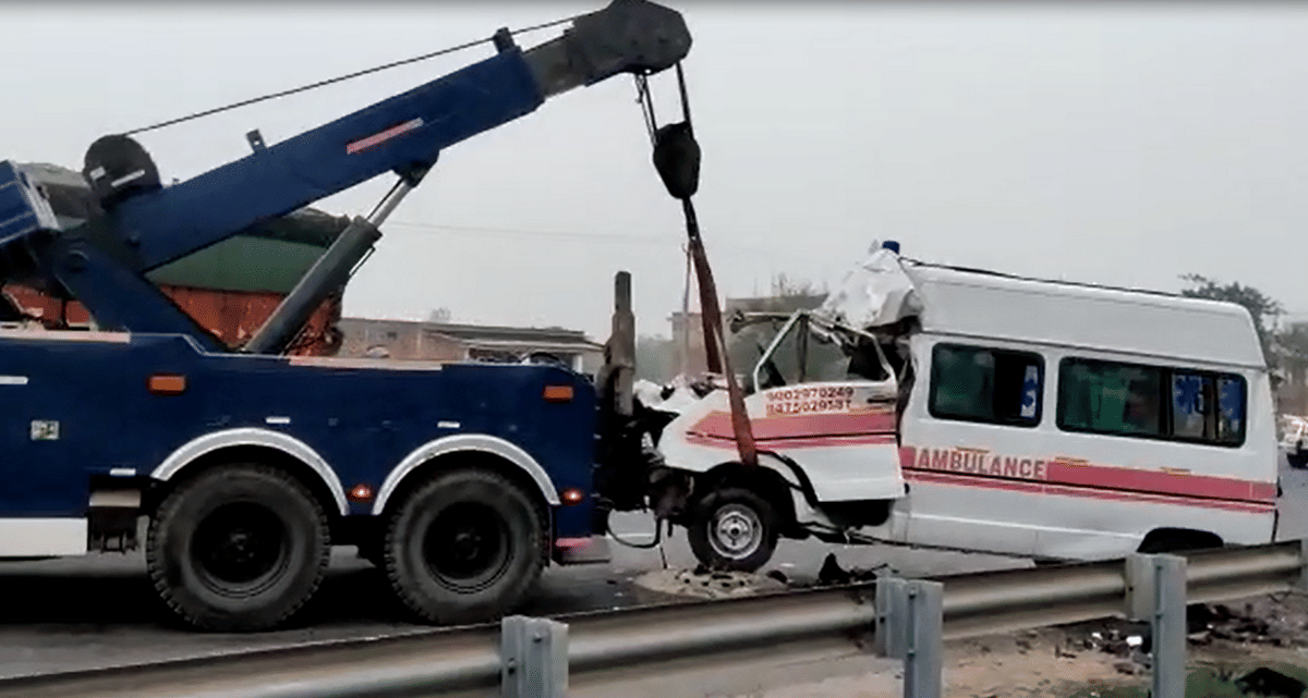 Tragic accident in Bhadohi: Five people died on spot in an ambulance collision in container carrying dead body