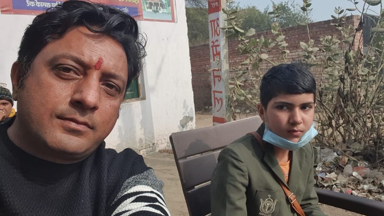 Hisar's girl reach Rohtak drive cycle, shrkhar pathak cantact her family, he recognise through wtasapp photo