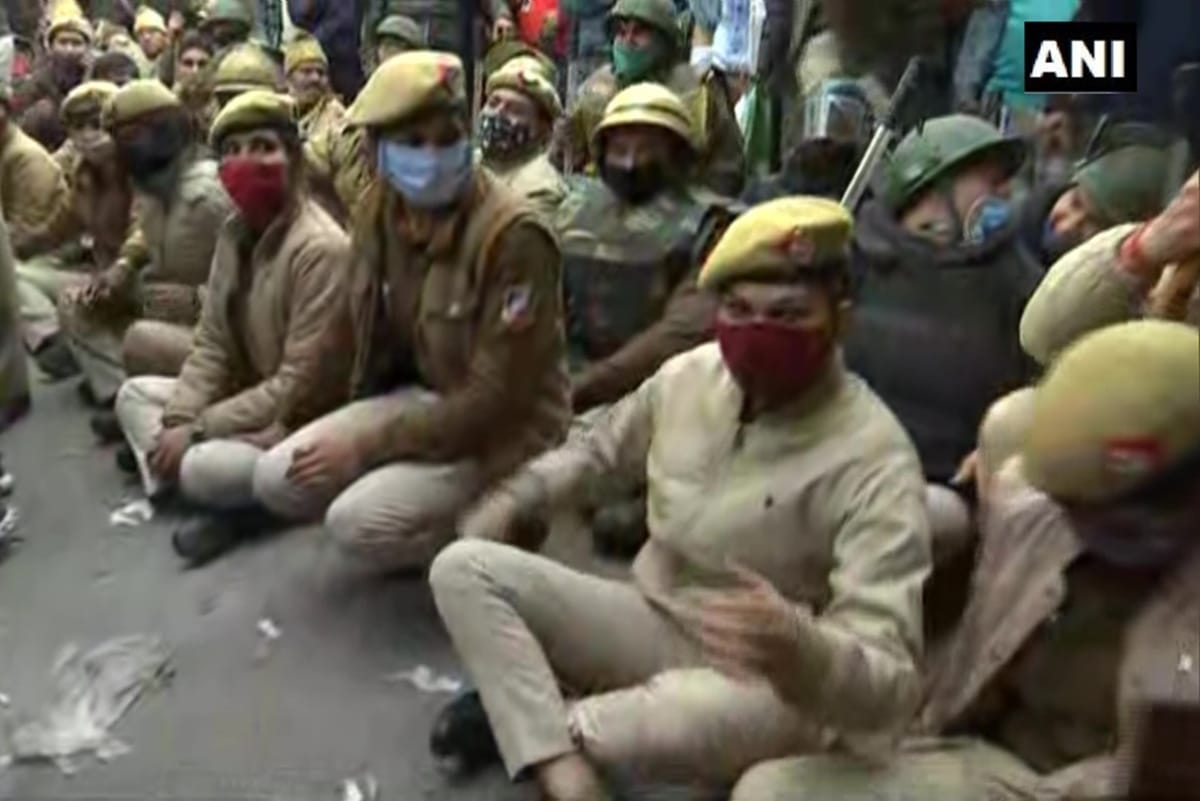 Tractor Rally Delhi News: police officials sit on road in nangloi to block area where farmers holding parade farm laws