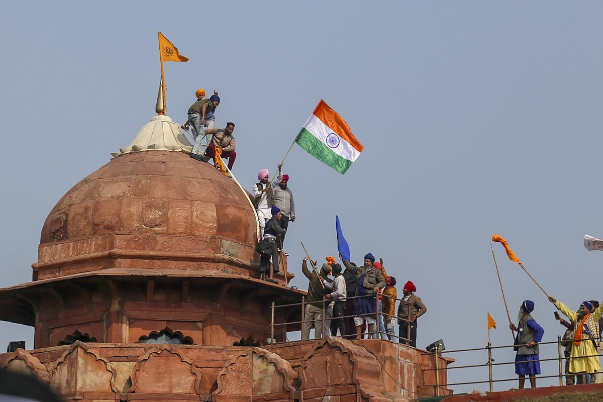 Punjab Kishan Andolan Tractor Rally Tarantaran Boys Jugraj Singh: A man of Punjab put flag at red fort during tractor parade 