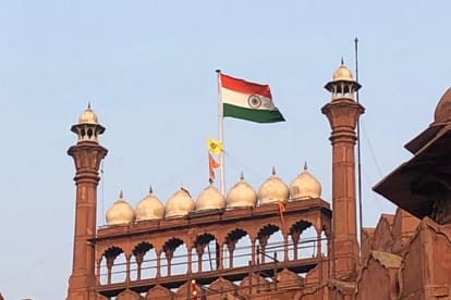 farmers protest news latest update 26 january republic day 2021 lal kila kisan aandolan flag hosting at red fort