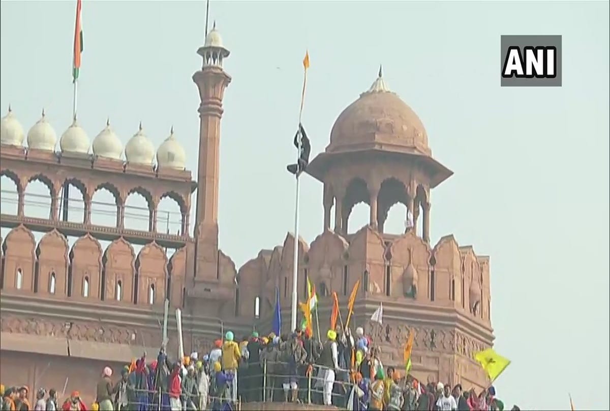 farmers protest news latest update 26 january republic day 2021 lal kila kisan aandolan flag hosting at red fort