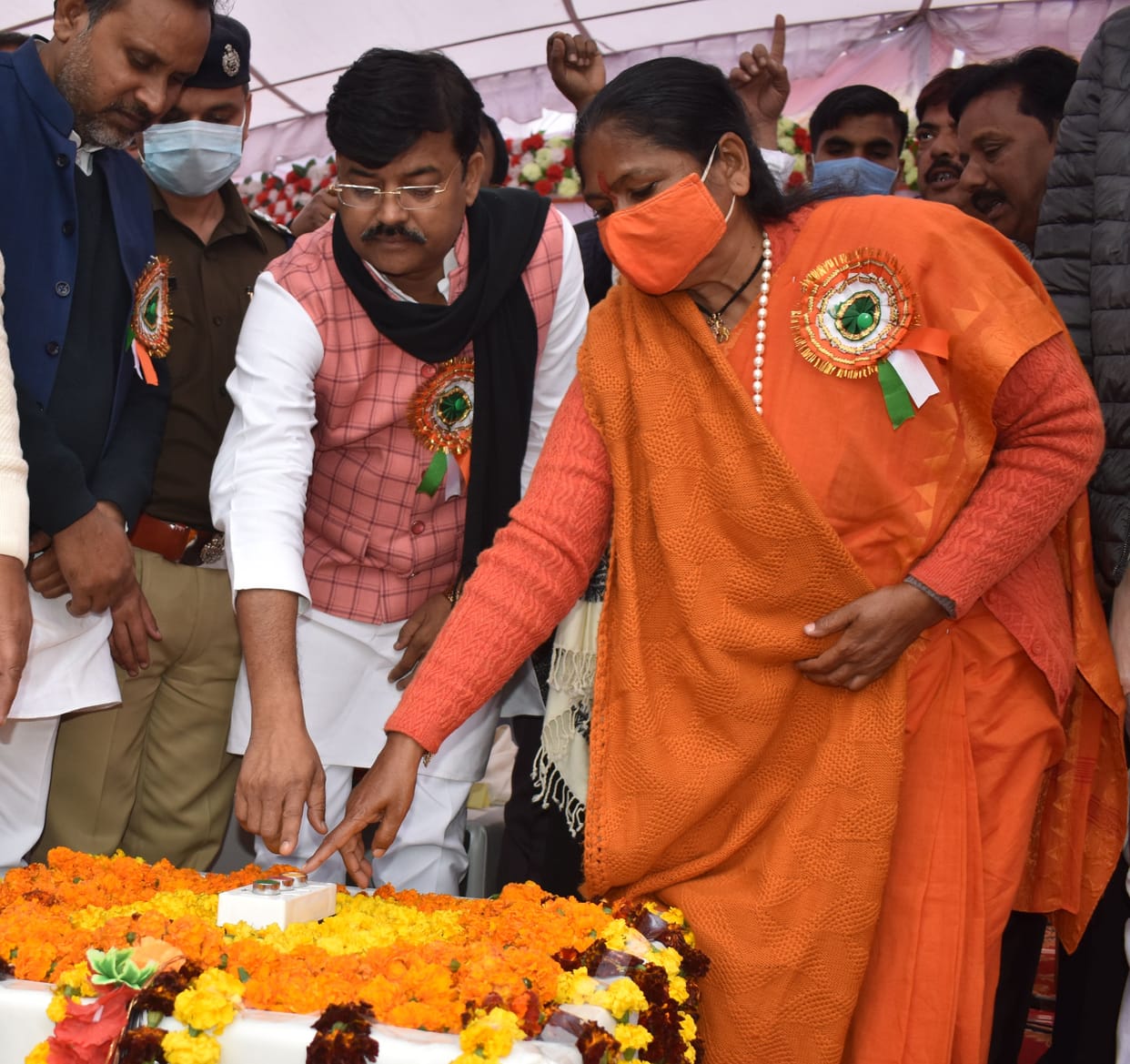 Republic Day,fathepur news,hundred feet,triclour,hoisted