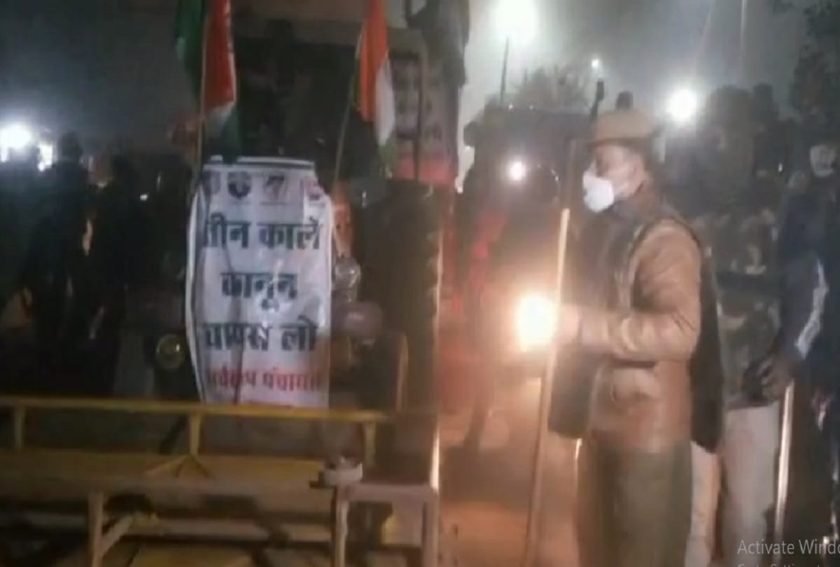 Some farmers entered tractors from Loni Road to Delhi border