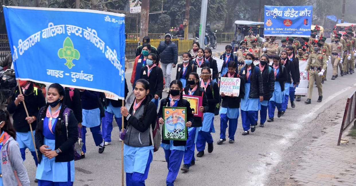 Voter awareness rally came out from Naurangilal Inter College