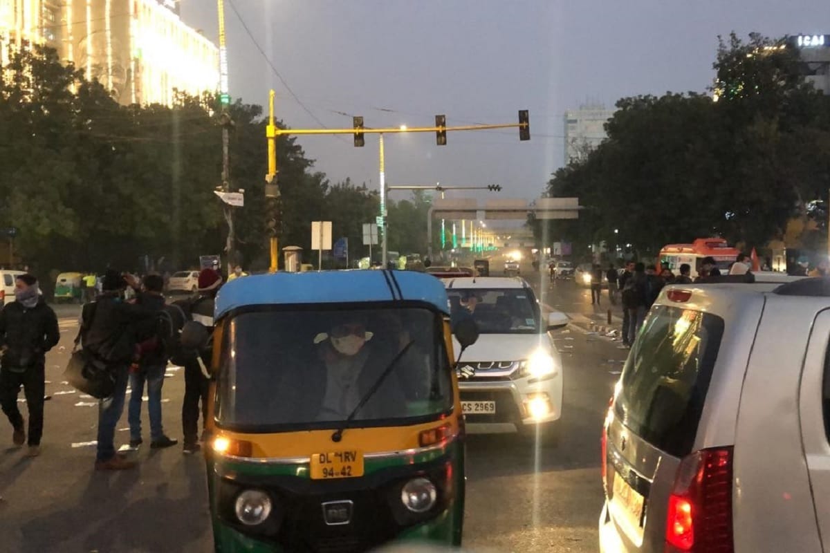 Delhi : Red light on-vehicle off campaign to start from today