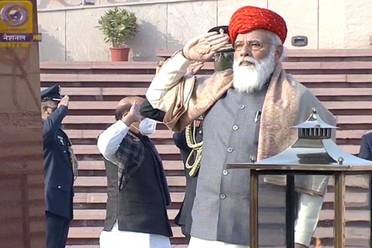 on republic day 2021 parade prime minister narendra modi wearing red pagdi gifted by jamnagar royal family