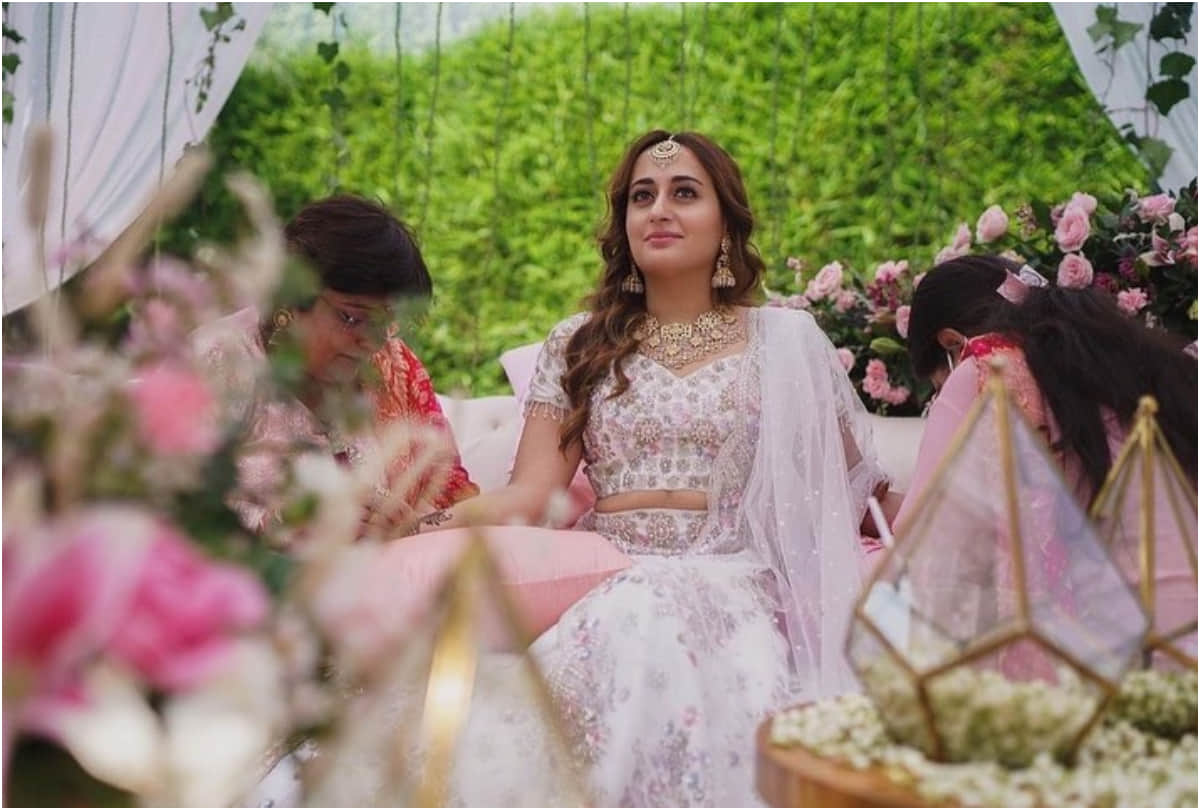 varun dhawan bride natasha dalal ready in just 35 minute for wedding here are pics from mehandi ceremony