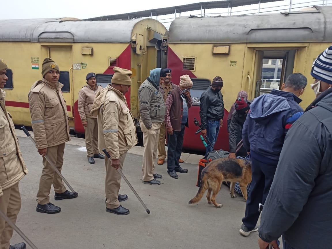 Alert on January 26, checking in trains and buses