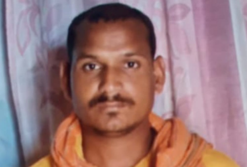 A man murdered in a village in Amethi.