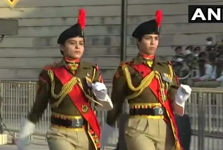 Republic Day 2021: Beating Retreat ceremony at Attari-Wagah border on Republic Day