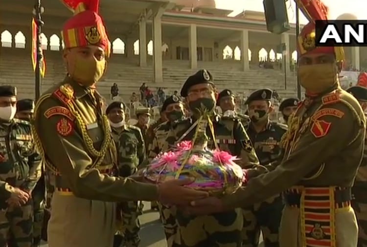 Republic Day 2021: Beating Retreat ceremony at Attari-Wagah border on Republic Day