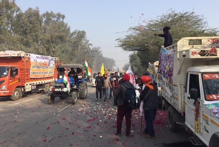 Farmers tractor entered delhi before scheduled time