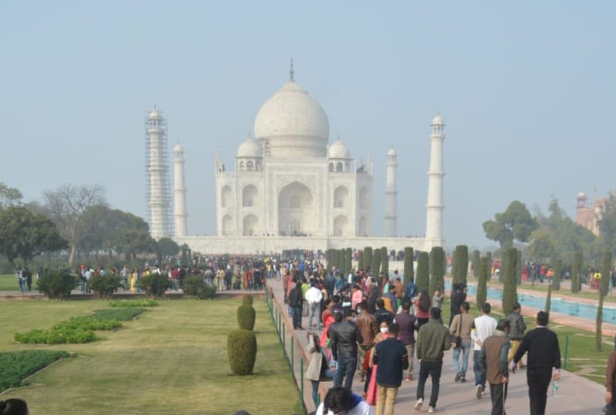 Agra tourism industry has been affected by Delhi Farmers protest