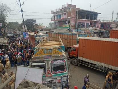 Samajwadi party tractor rally in support of farmers in Purvanchal many leaders under house arrest activist detention 