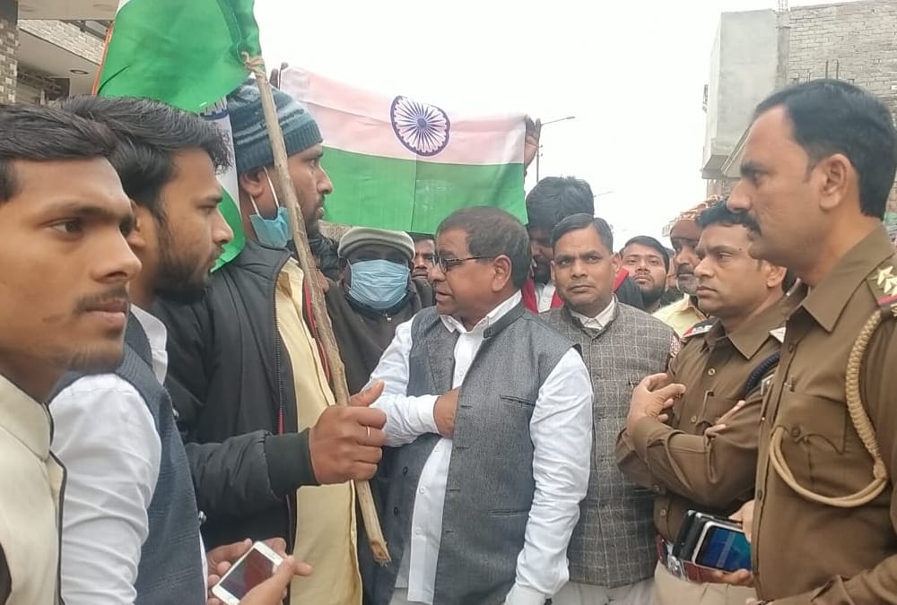 Kisan Tractor Rally UP News Updates: Farmers protest in districts of Uttar Pradesh.