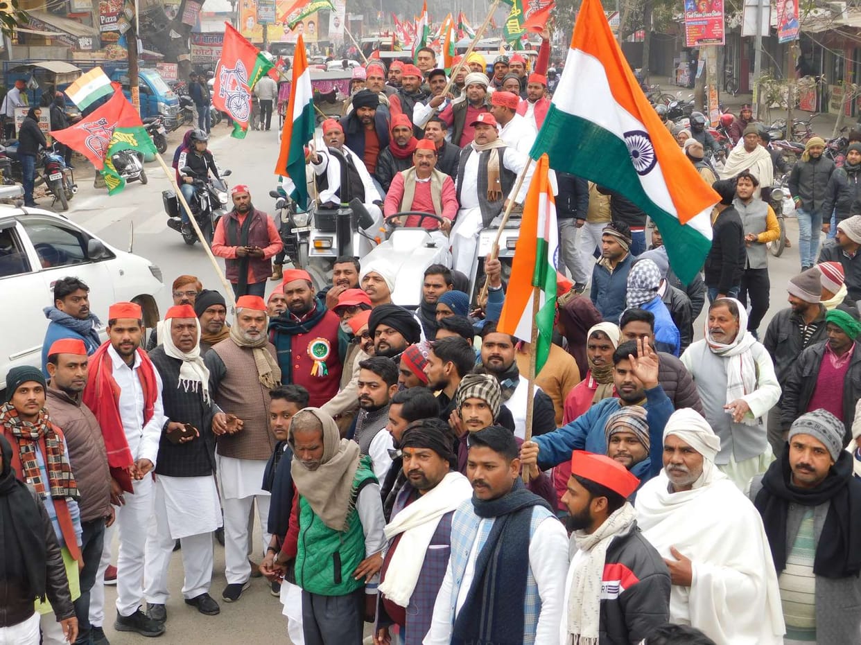 Spread road carrying tractor for the return of agricultural law, demonstrated