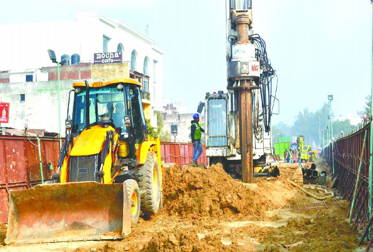 Agra Metro Work In Progress Taj Purvi Gate Station Third Piller Ready