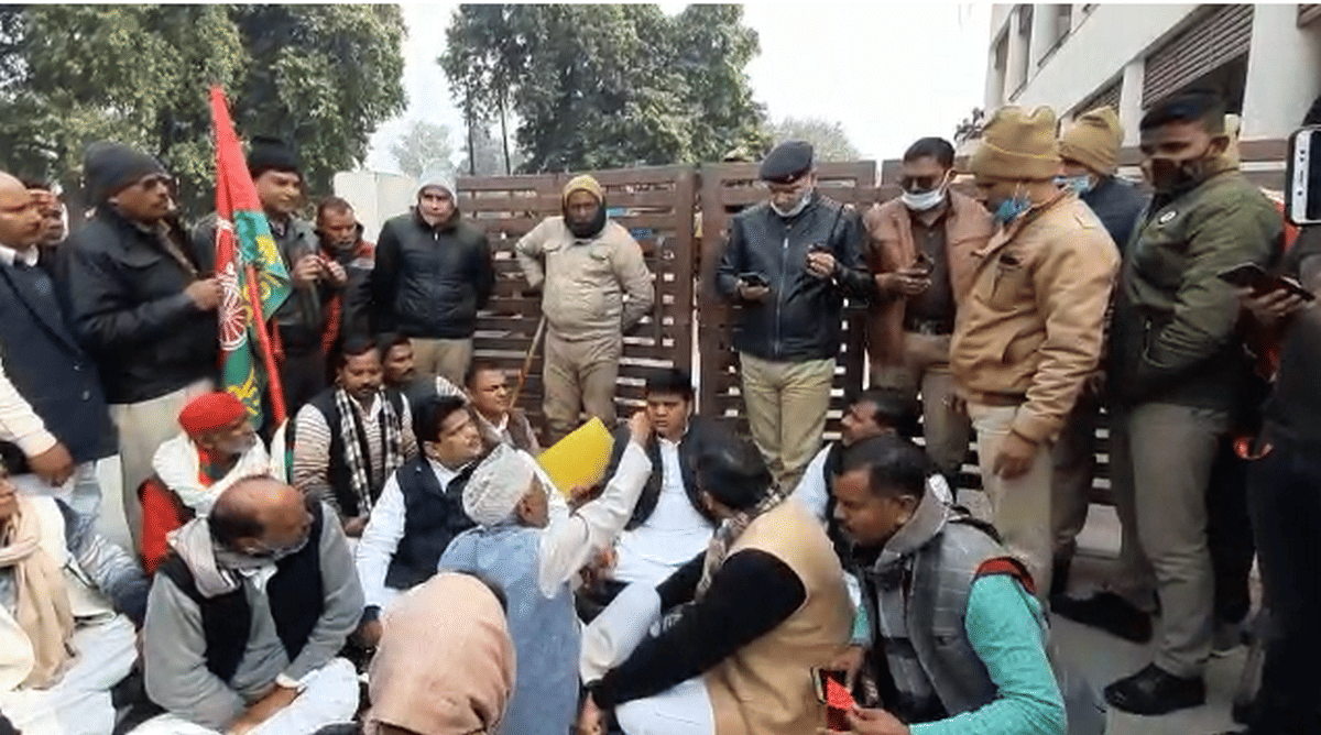SP MLA reached to meet DM confronted with Kotwal started strike in azamgarh