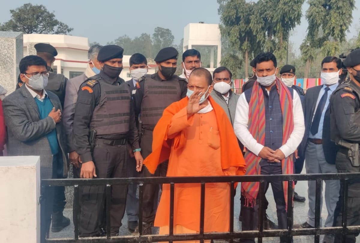 CM Yogi inspected martyrs place Chaurichora and checked preparations