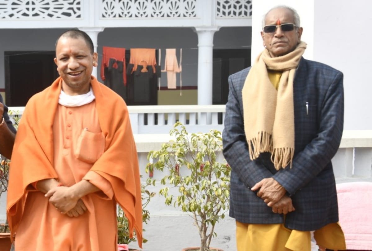 champat rai reached gorakhpur for meeting with CM yogi adityanath