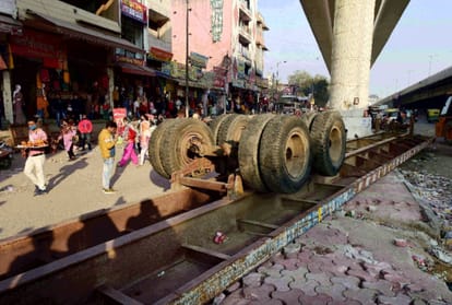 Farmers tractor rally violence in delhi see photos how roads to red fort hit hard