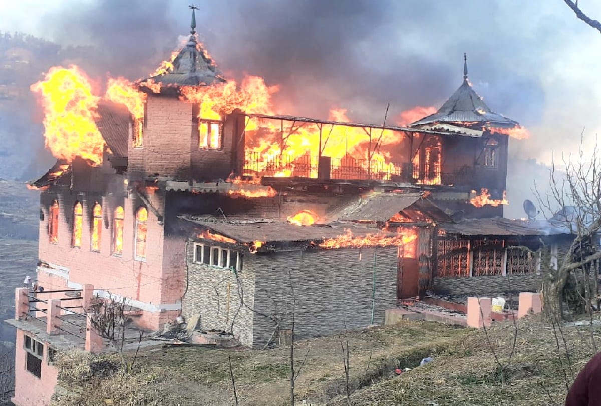 Four storey house of 32 rooms in Jubbal Shimla gutted in fire