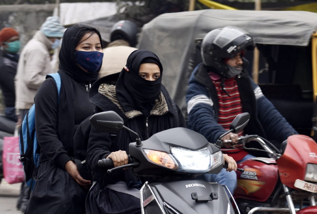 Gorakhpur Weather news update heavy cold after rain in hill station