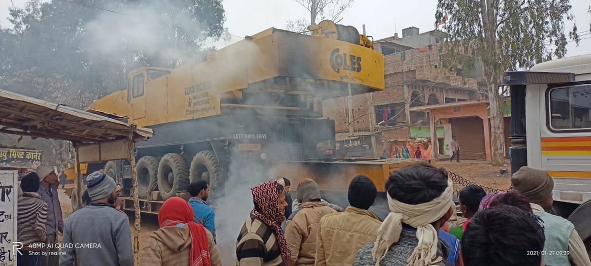 Trailer touched by high-tension wire driver dies due to fire in Sonbhadra