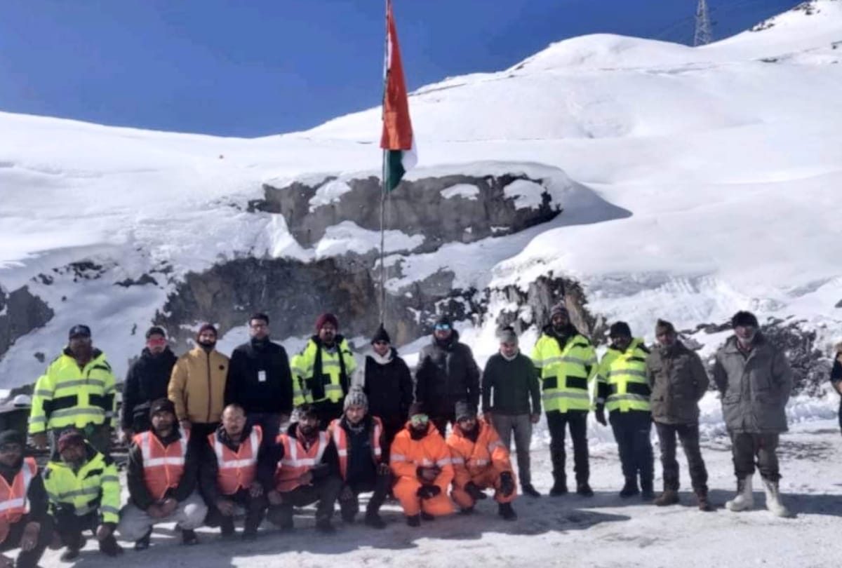 National flag of India unfurled for the first time at Zojila Pass in himachal on Republic Day