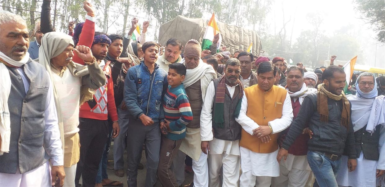 Hathras: Bhakyu and SP workers held a tractor rally