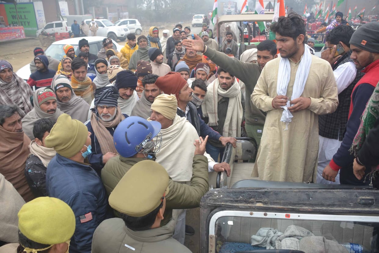 SP leaders take out tractor march, 20 in custody