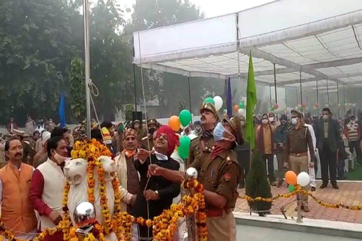 The national flag has been insulted in front of state Minister Kapil Dev Aggarwal in Muzaffarnagar