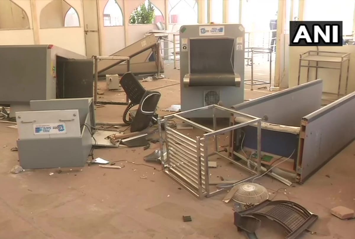 Red fort vandalize by protesters during kisan tractor rally in delhi security tightened at fort union minister prahlad patel reach to analyze loss see photos