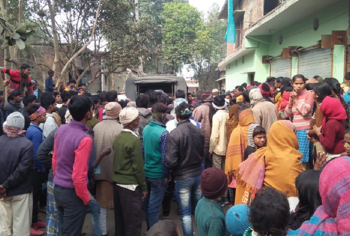 two killed and three injured in road accident in sant kabir nagar