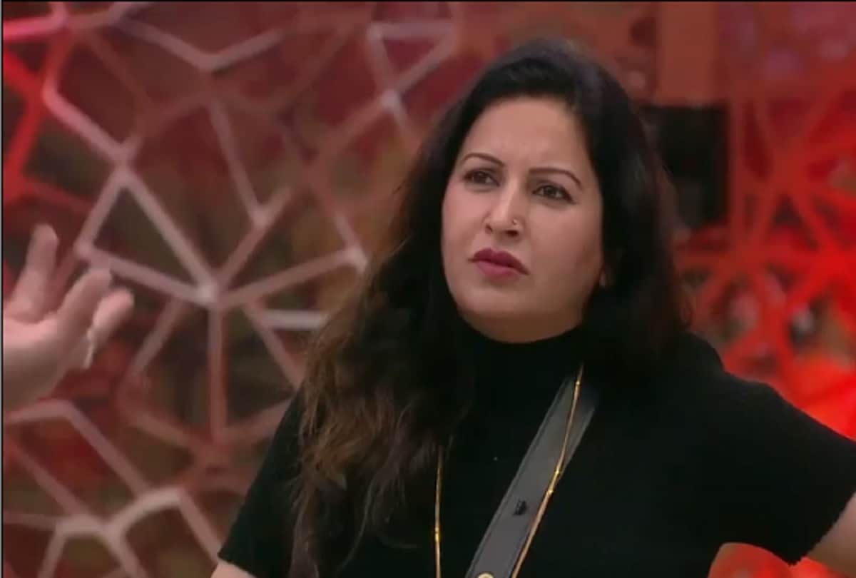 Bigg Boss contestant Sonali Phogat speaks out on getting trolled for expressing feelings for Aly Goni