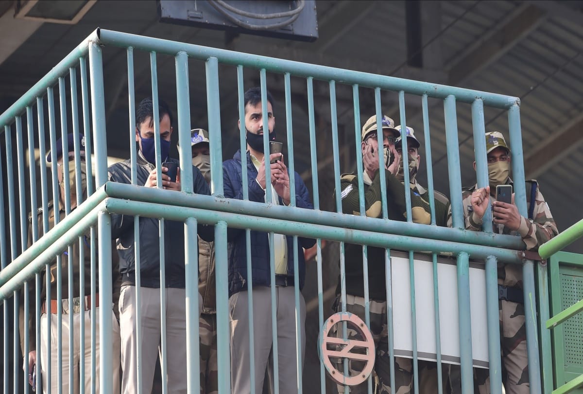 Farmers protest tractor parade on Republic day turned into violence clash between police and protesters see photos