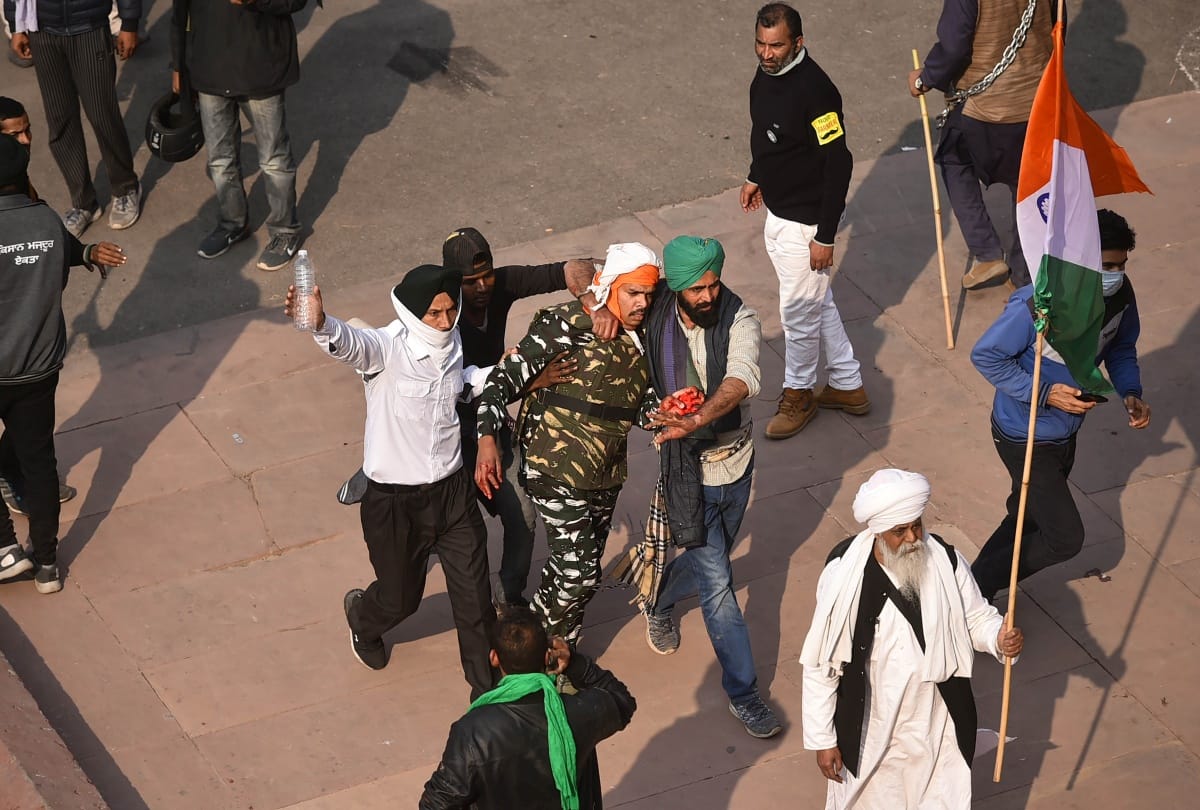 Farmers protest tractor parade on Republic day turned into violence clash between police and protesters see photos