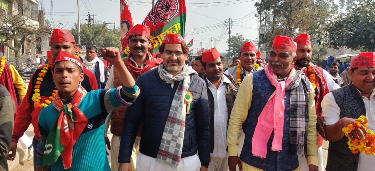 SP pulled out a tractor rally in support of farmers under the umbrella