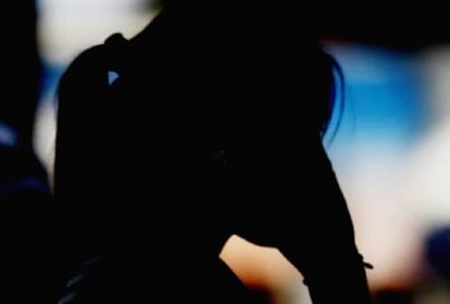 man committed suicide after quarreling with the fiance on mobile phone