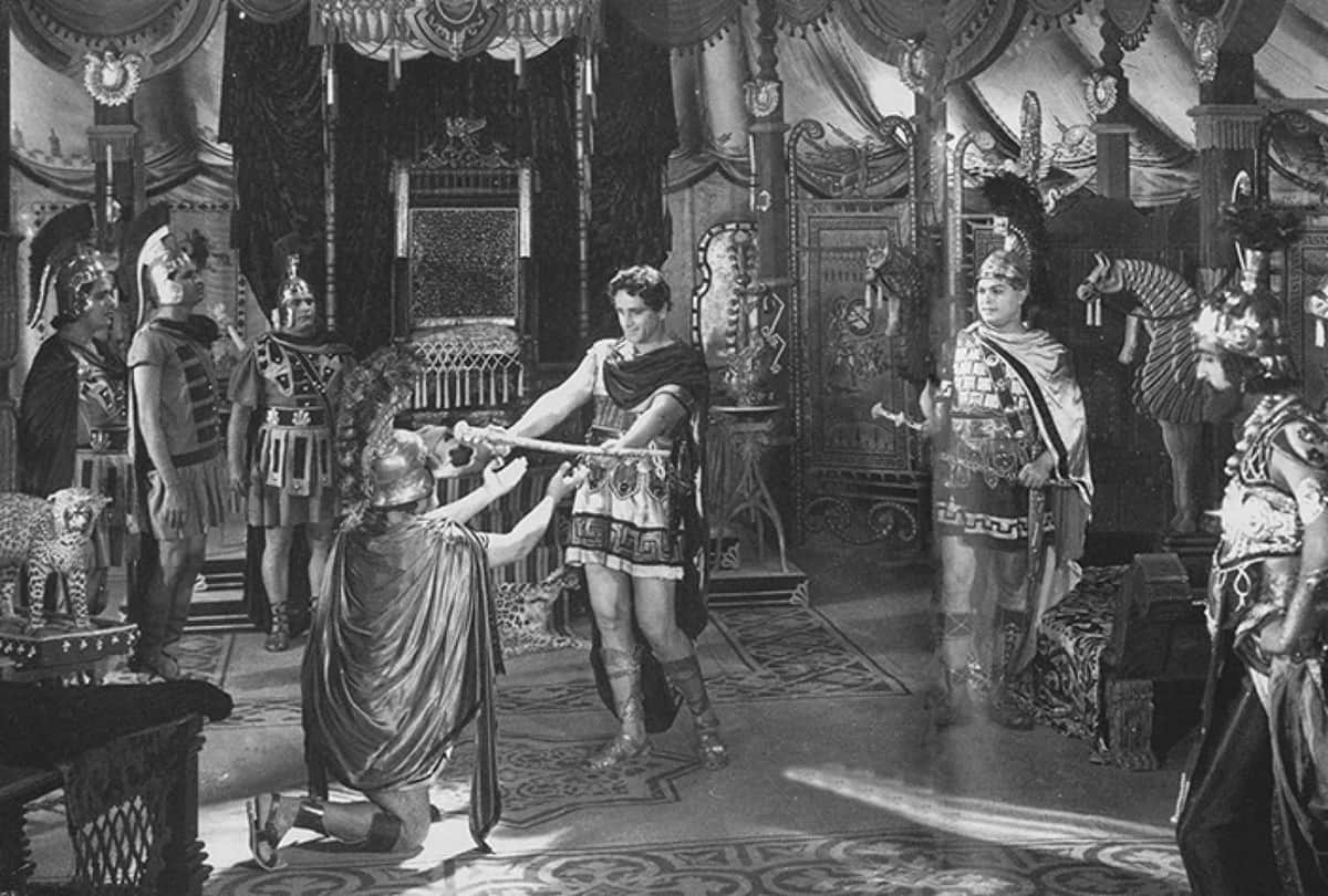 First showman of Indian cinema sohrab modi best films pukar sikandar prithvi vallabh mirza ghalib