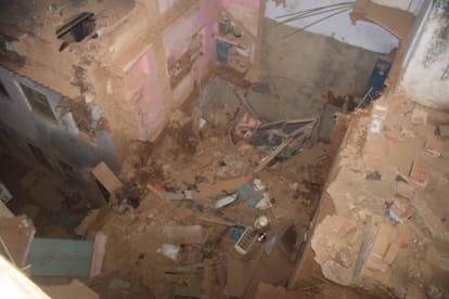 four storey building collapsed in Dashashwamedh of Varanasi, five injured, old woman's condition critical