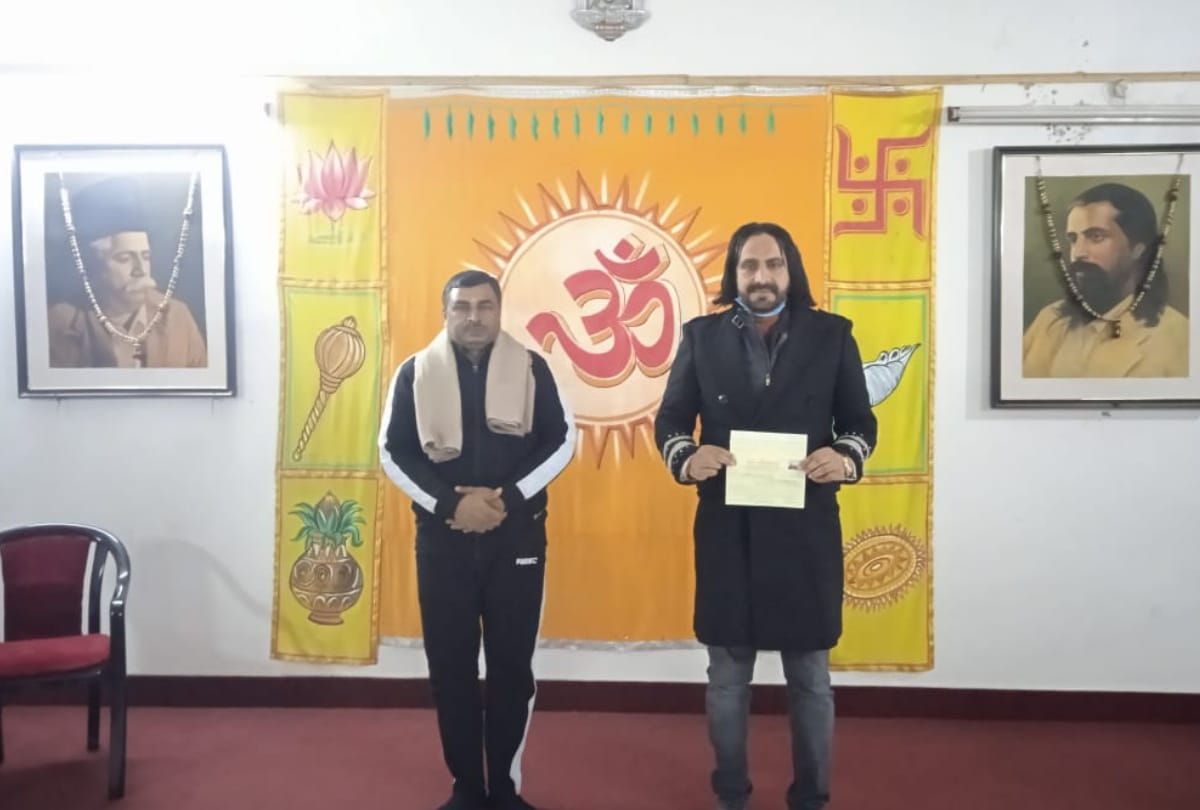 Ayodhya Ram Mandir Donation News: Gorakhpur Muslim person Mohammad Asif gave five lakh rupees for construction of Ayodhya temple in RSS office