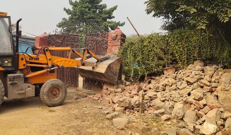 Bulldozer on illegal farm houses in Aravali region