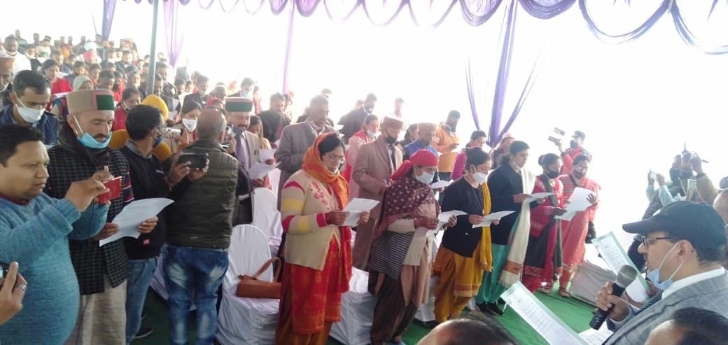 newly elected panchayat pardhan and up pardhan took oath in paonta