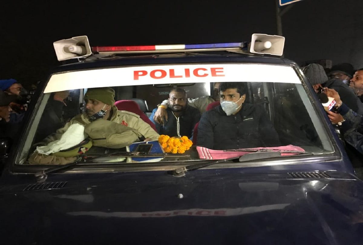 Kisan Andolan Today Latest News Update: Farmer Protest Today live updates January 28 ghazipur border power cut farmers keep awake whole night chilla border open singhu tikri border protest on probe in violence on