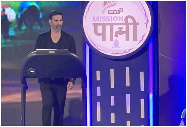 Akshay Kumar Gets trolled for 21KM running on Treadmill for the social cause