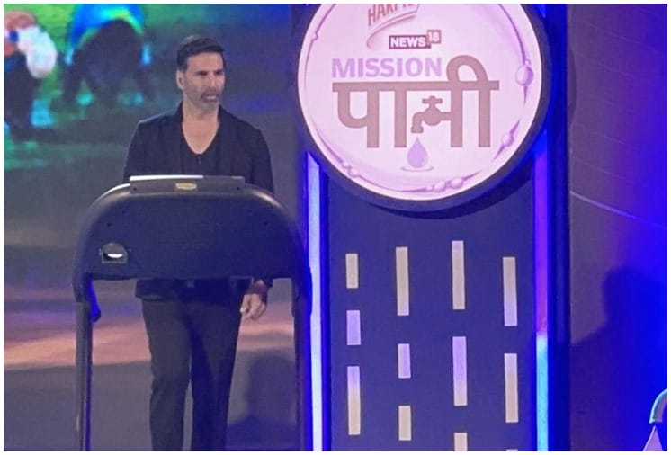 Akshay Kumar Gets trolled for 21KM running on Treadmill for the social cause